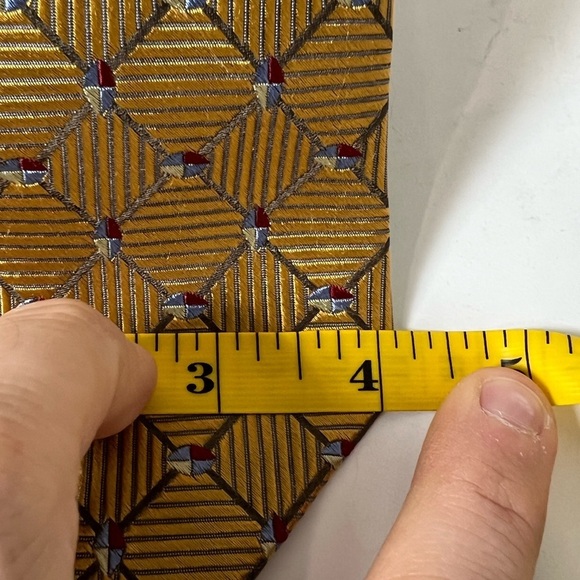 Robert Talbott Best of Class Made in USA 100% Silk Elegant Gold Patterned Tie - Picture 7 of 10
